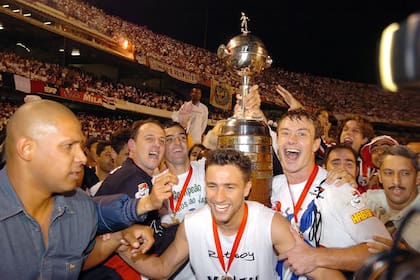 El año 2005, soñado para Lugano y San Pablo: ganaron la Copa Libertadores y en la final del Mundial de Clubes vencieron al Liverpool de Gerrard, Xabi Alonso, Morientes y Pepe Reina