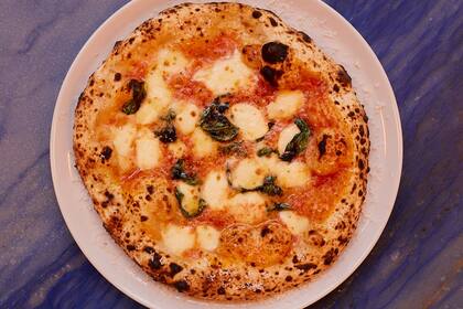 Lugares como Atte sirven pizzas livianas y perfectas, que van muy bien con una copa