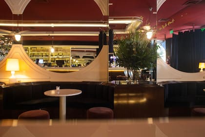 Lugares como el renovado Aldos de San Telmo ofrecen menús de tres pasos a precios promocionales