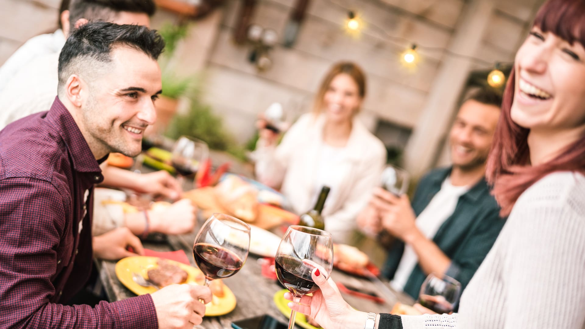 Lugares para no festejar ni en casa ni en un salón: bares y restaurantes con espacios provados