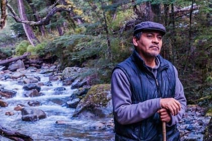 Luis Pilquiman, demorado anoche en el ingreso a Bariloche, negó que llevara a una familia mapuche Lafken Winkul Mapu