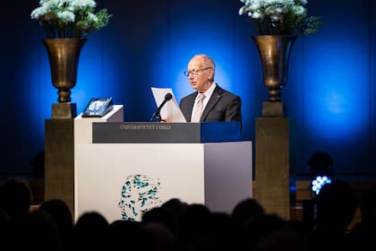 Luis A. Caffarelli brindó un discurso en Oslo, Noruega, luego de recibir el el Premio Abel 2023 en matemática, galardón entregado por la Academia de Ciencias y Letras de ese país