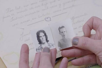 Fotos carnet de Luis Alberto Spinetta en el archivo personal de sus hermanos, Ana y Gustavo