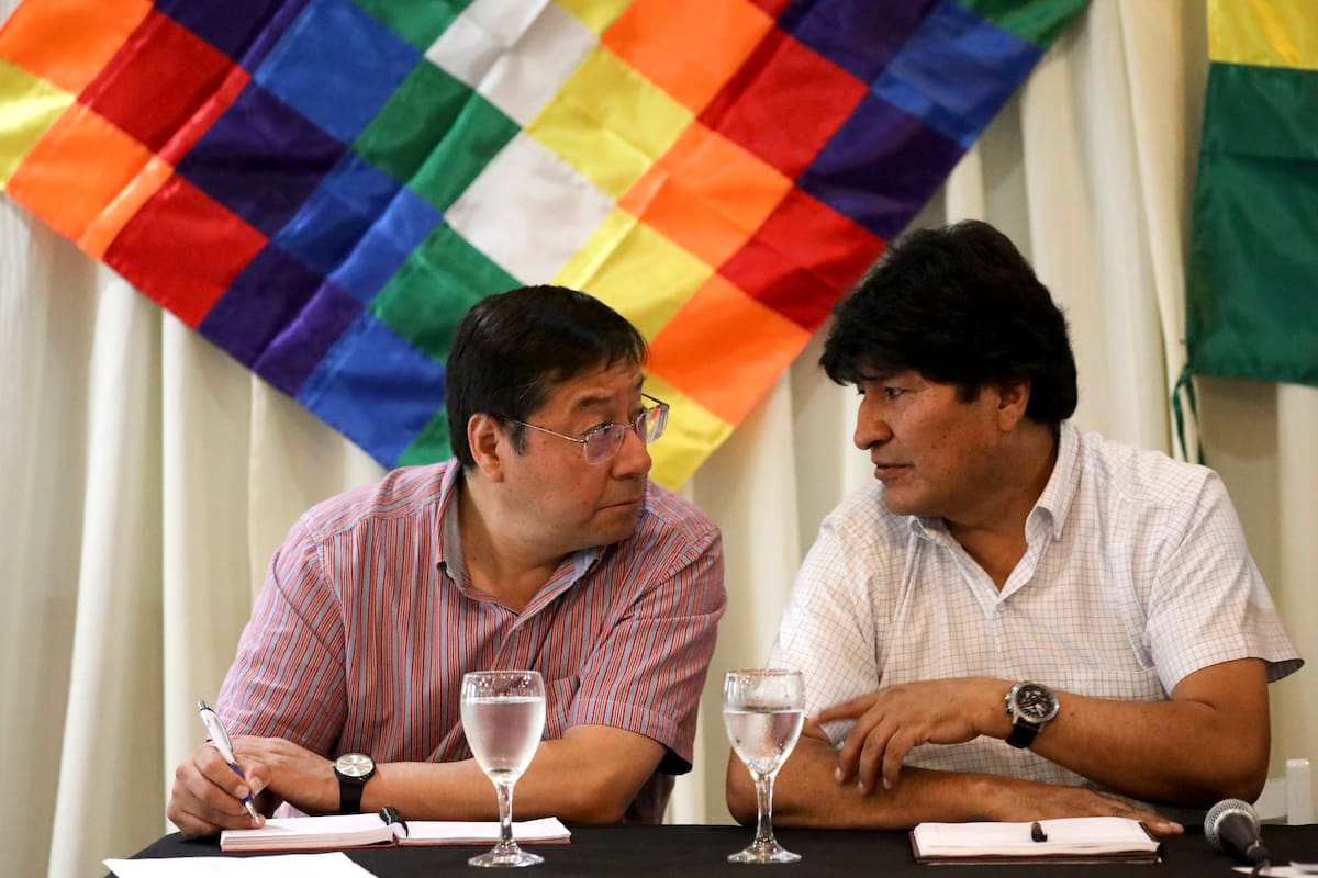 Luis Arce y Evo Morales, en 2020, durante una reunión de ambos dirigentes -hoy enfrentados- en Buenos Aires