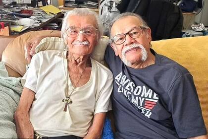 Luis Armando Albino, a la derecha de la imagen, se reencontró con su hermano Roger tras ser secuestrado a los seis años de edad