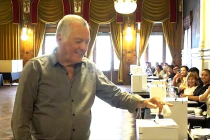 Luis Barrionuevo, en las elecciones del gremio gastronómico, que lidera desde hace cuatro décadas