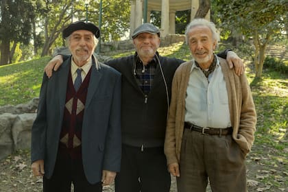 Luis Brandoni, Campanella y Eduardo Blanco en un alto del rodaje de Parque Lezama