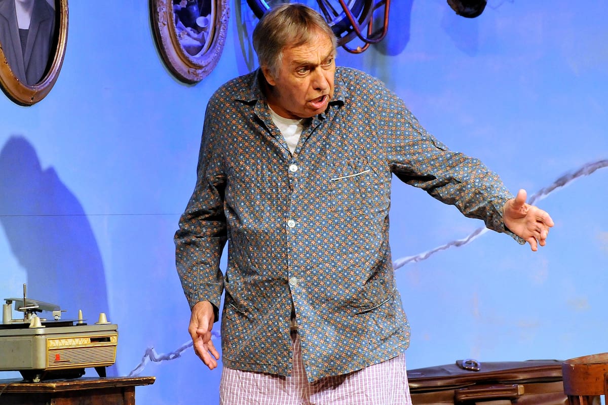 Luis Brandoni en función de El acompañamiento