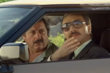 Luis Brandoni y Juan Manuel Tenuta en la escena de la película Esperando la Carroza que se convirtió en meme por la frase: "Ahí lo tenés al pelotudo"
