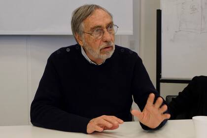 Luis Brandoni y un encuentro mano a mano con los alumnos de la Maestría en Periodismo. Foto: Fernando Massobrio