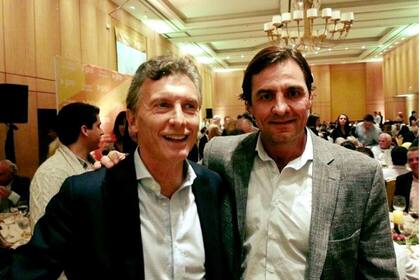 Luis Brodersen, el legislador que ofrecio el pago de un plus de $5000 a sus empleados, junto a Mauricio Macri