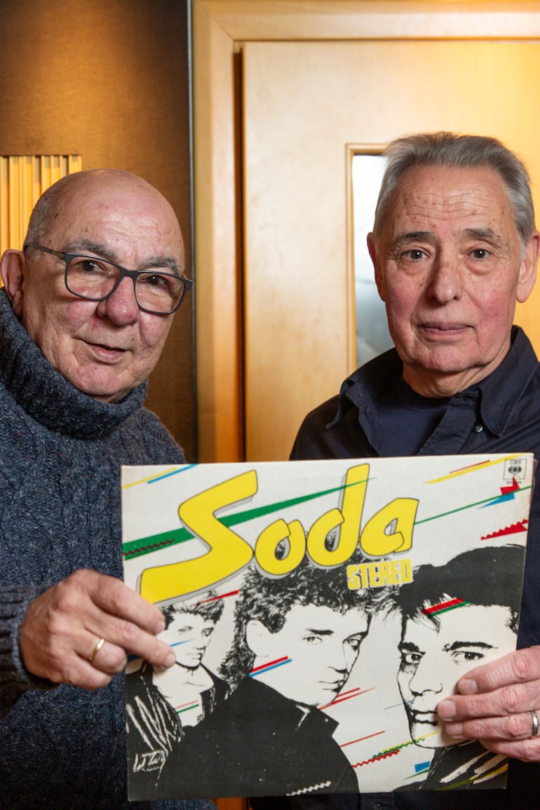 Luis Brozzoni y Oscar Giménez, los dos ingenieros de sonido que grabaron el primer disco de Soda Stereo, en una charla emotiva en la que vuelven a 1984, cuando el trío de Gustavo Cerati, Zeta Bosio y Charly Alberti entró por primera vez a los Estudios CBS