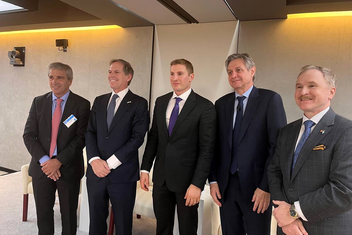 Luis Caputo, Alec Oxenford, Jacob Helberg, José Luis Daza y Peter Lamelas.