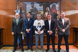 Luis Caputo, con directivos de Ford