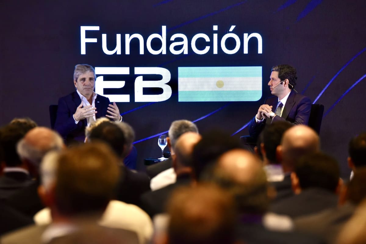 Luis Caputo, durante una charla con Fundación IEB