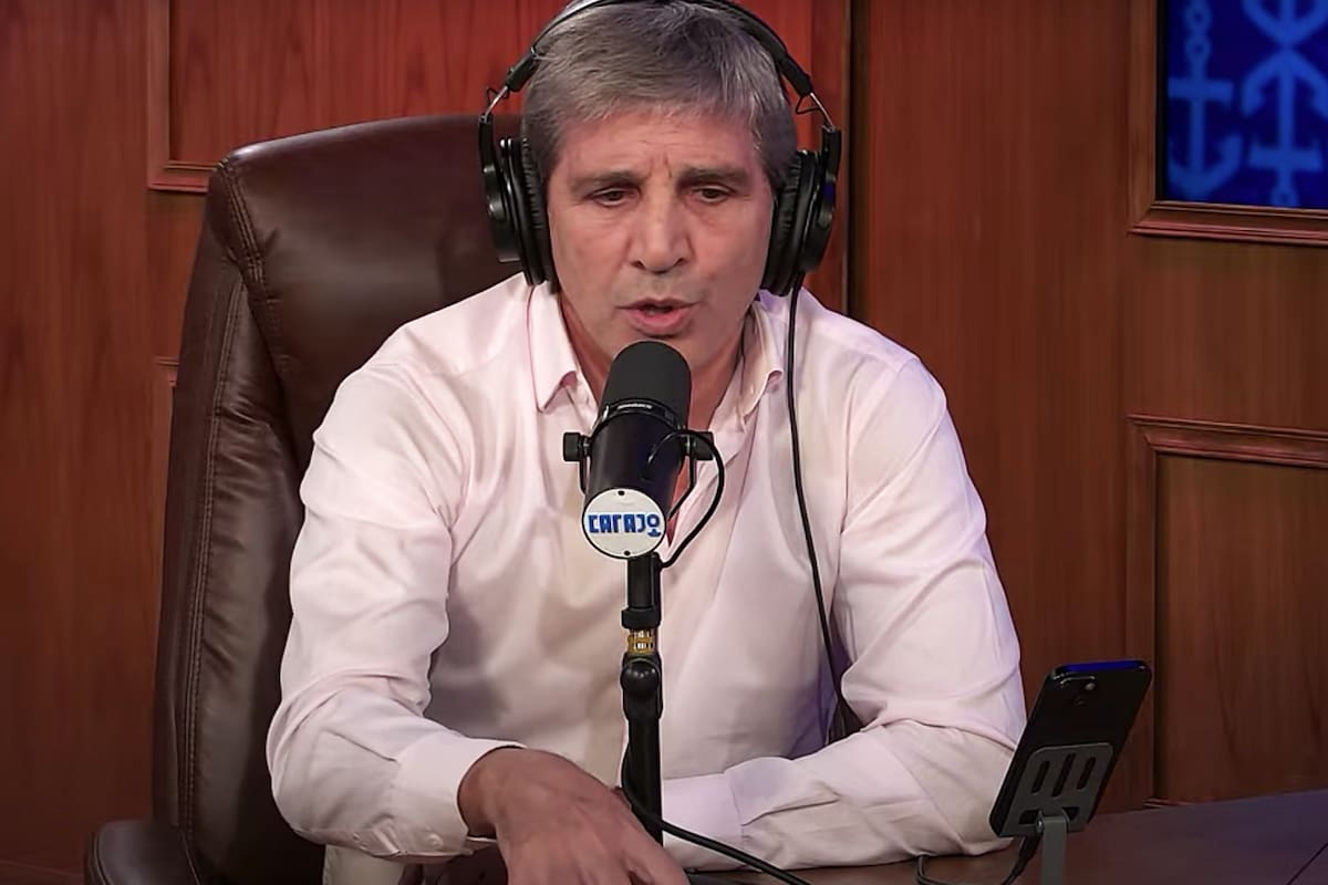 Luis Caputo, en el programa Las tres anclas, en el streaming Carajo