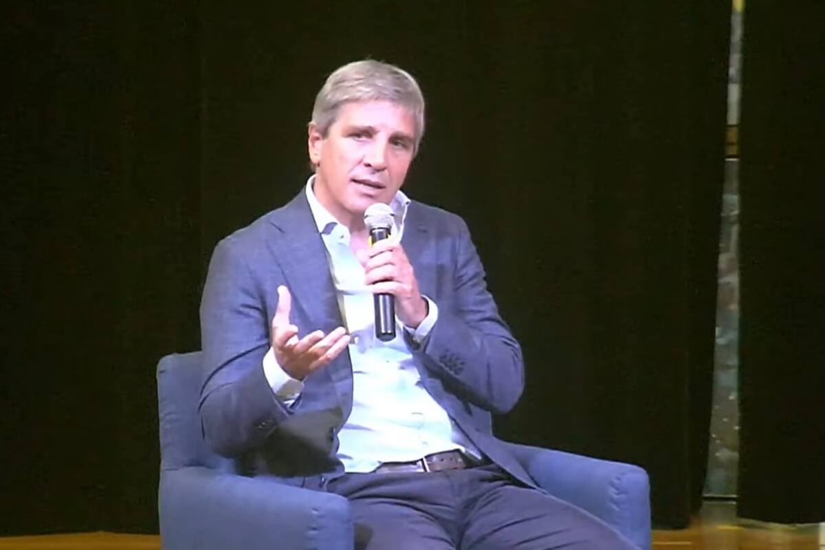 Luis Caputo en la Bolsa de Comercio de Rosario (BCR)