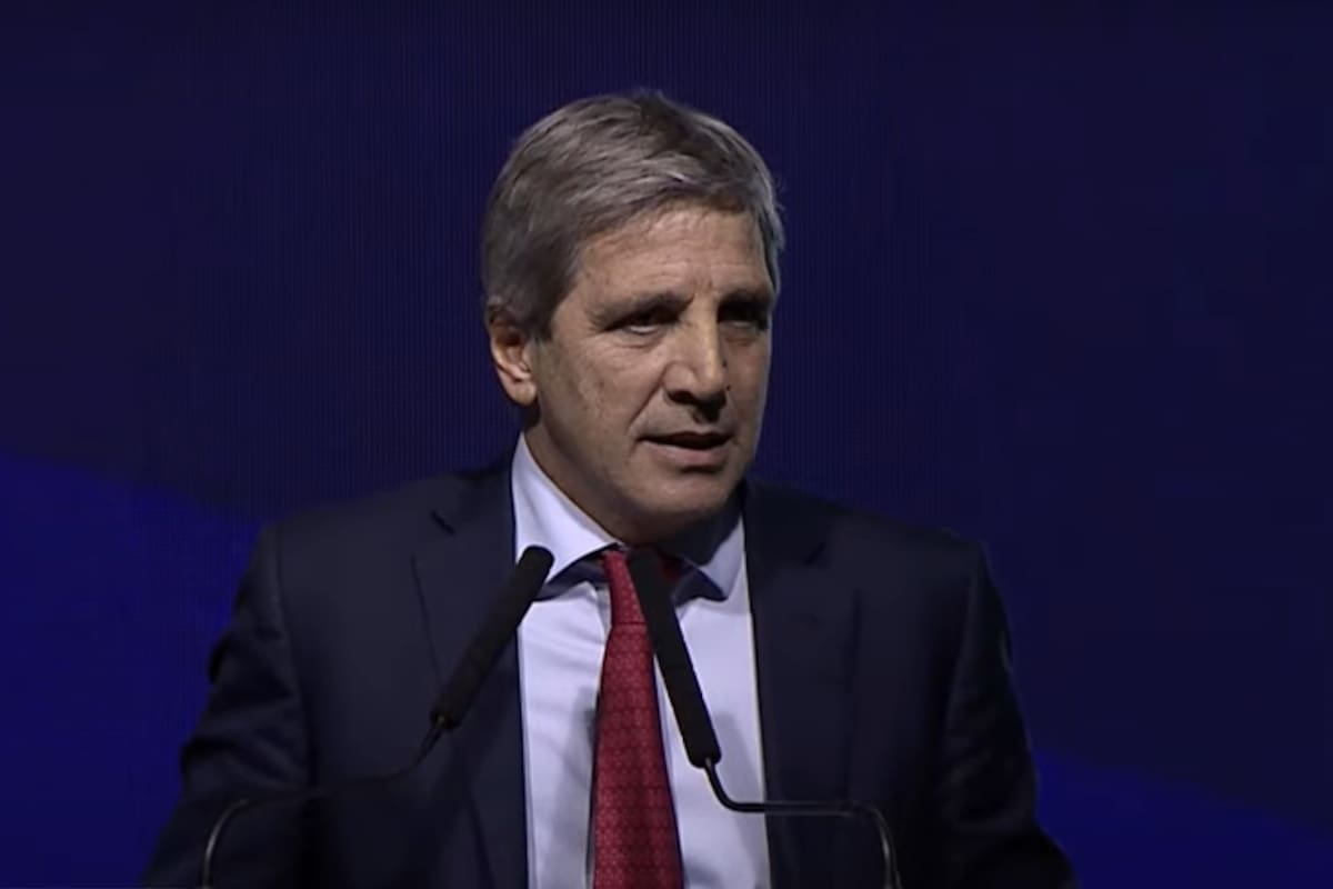 Luis Caputo, ministro de Economía, en la Fundación Faro