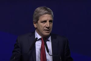 Luis Caputo, ministro de Economía, en la Fundación Faro