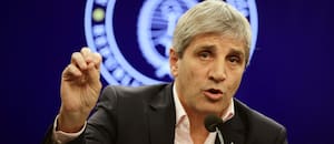 Caputo anunció el nuevo proyecto que busca captar los dólares del colchón