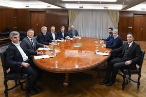 Reunión con empresarios por una negociación caliente y mirando el consumo con el VAR
