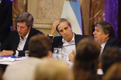 Luis Caputo responde en el Congreso por las empresas offshore y el aumento de la deuda