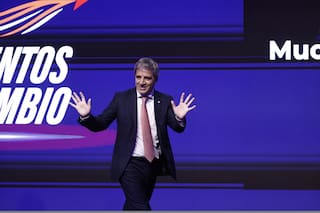 Caputo explicó por qué hay una economía a dos velocidades