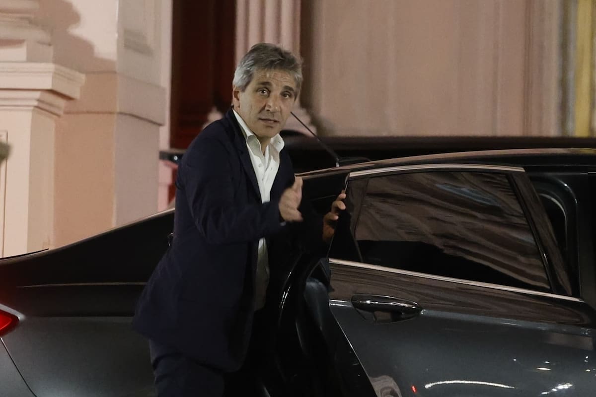 Luis Caputo se retira de la Casa Rosada, esta noche