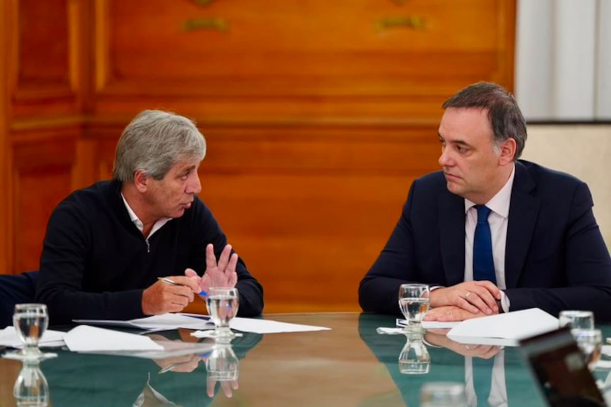 Luis Caputo y Manuel Adorni, hoy en la Casa Rosada