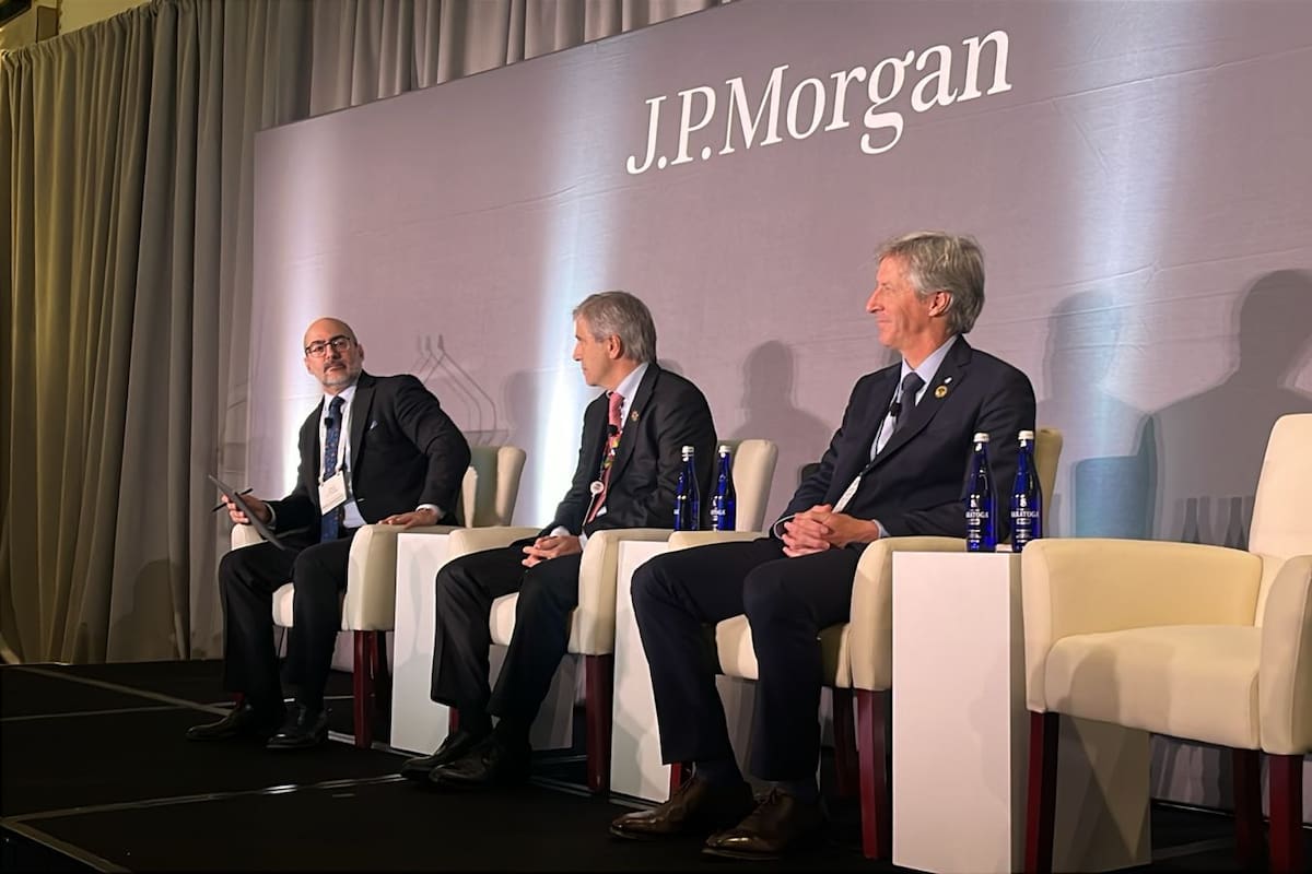 Luis Caputo y Santiago Bausili en JP Morgan