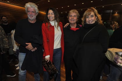 Luis Cavanagh, Romina Gaetani, Willy Lemos y Georgina Barbarossa, amantes del séptimo arte, disfrutaron juntos de la 36ª edición del Festival La Mujer y el Cine, que se llevará a cabo hasta el domingo 5 de mayo con entrada libre y gratuita en el Museo Malba, el Cultural San Martín y el CCK
