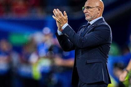 Luis de la Fuente insiste en que no hay conflicto ni con Flick ni con el Barcelona