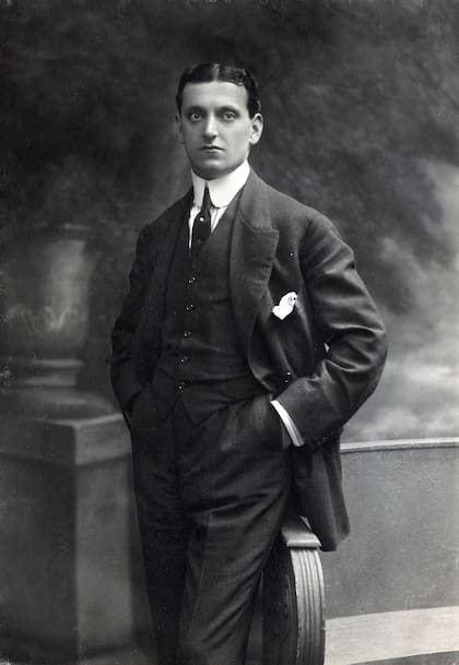 Luis De Ridder en Amberes, hacia 1909.
