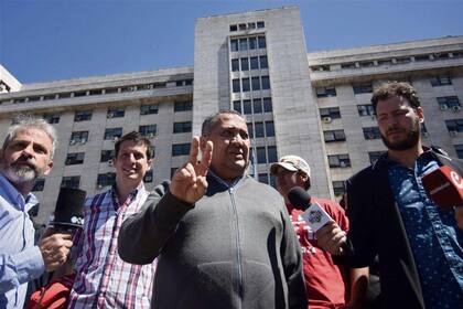 Luis DElia propuso que vayan presos los que compran y venden dólar blue