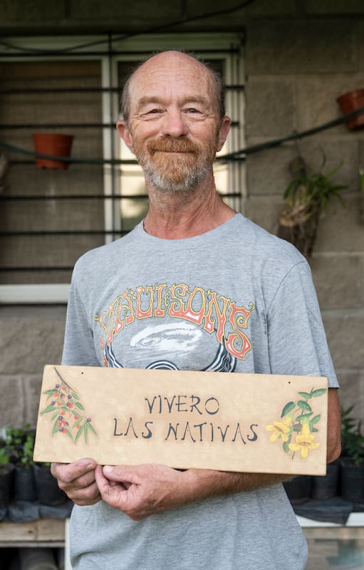 Luis Delvenne está al frente de su vivero Las Nativas