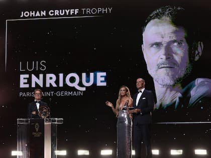 Luis Enrique, el DT de Paris Saint Germain, fue elegido como el Mejor Entrenador del mundo