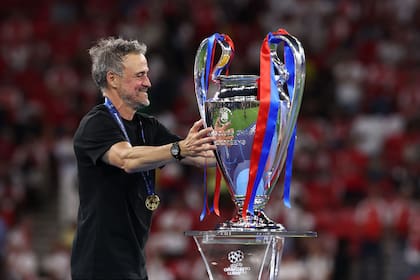 Luis Enrique, el excelso DT de París Saint Germain, ganó su segunda Champions League con PSG