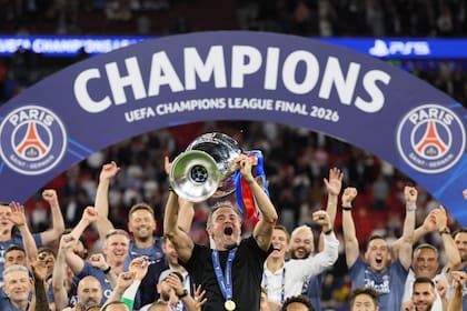 Luis Enrique levantando la Champions, una vez más