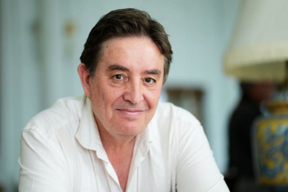 Luis García Montero: "La política es una forma de sacar al espacio público lo que es normal en el amor"