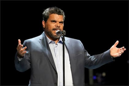 Luis Guzmán lamentó el asesinato de una mujer a manos del ICE y expresó: "Tenemos que recuperar nuestro país"