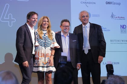 Luis Incera, Alec Oxenford, Amalia Amoedo y Ariel Sigal. Actuales vicepresidente y presidente junto a los próximos presidenta y vicepresidente de arteBA a partir de 2020.