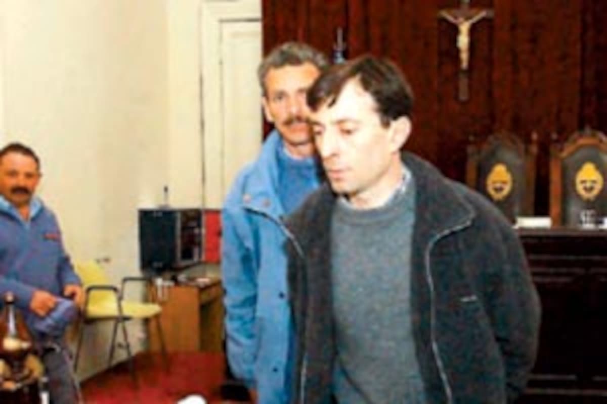 Luis Iribarren se retira, condenado, del tribunal de Mercedes