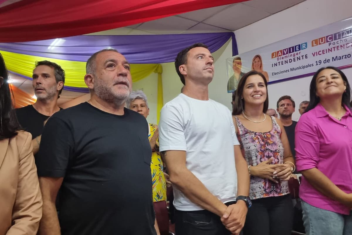 Luis Juez y Rodrigo De Loredo en el cierre de campaña de Javier Dieminger