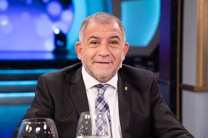 Luis Juez y un divertido momento con su hijo por una afeitadora