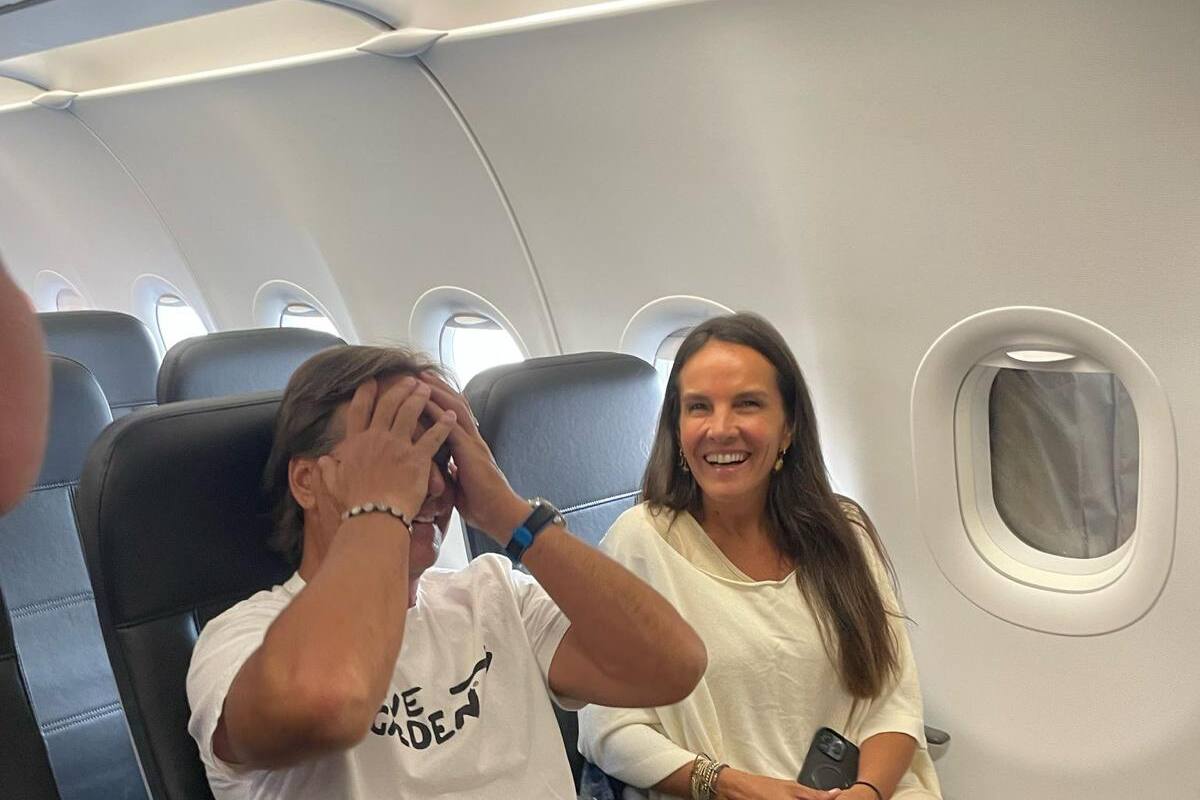 Luis Lacalle Pou junto a Corina Bove en viaje rumbo a Río de Janeiro. Foto: X/@fmgenteradio