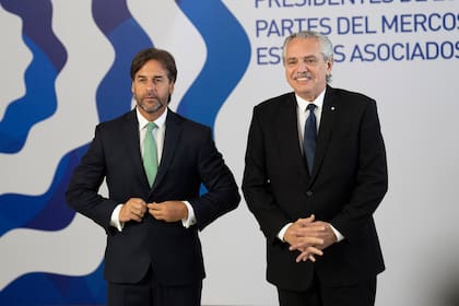 Luis Lacalle Pou y Alberto Fernández