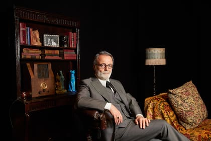 Luis Machín como el padre del psicoanálisis en La última sesión de Freud, que estrena el proximo 5 de enero en el teatro Picadero