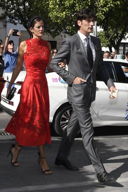 Luis Medina, primo de la novia, y su novia, Clara Carauna