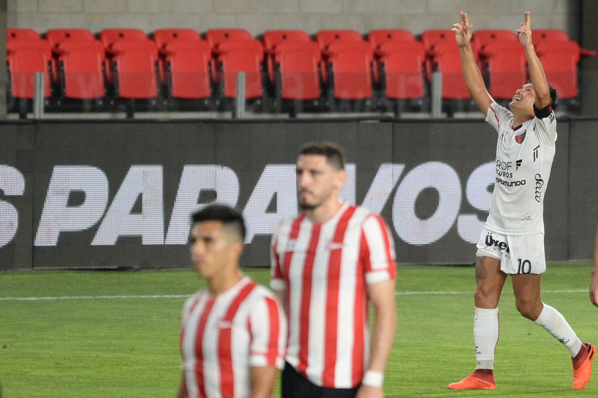 Luis Miguel Rodríguez agradece al cielo: en realidad, lleva la magia en los pies.