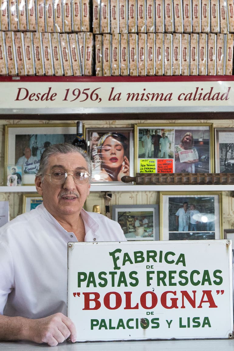 Luis Palacios y Alicia Alvarez, en el mostrador de Bologna